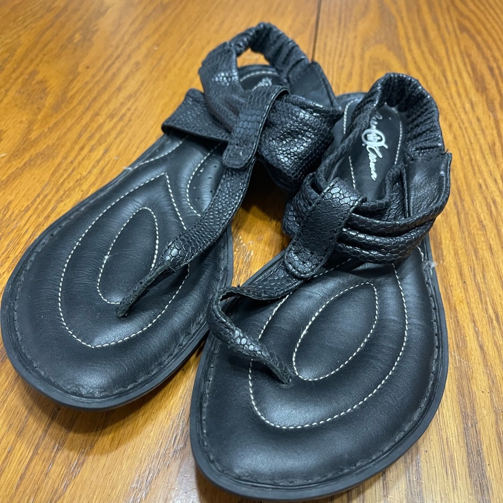 Womens Born Crown leather sandals